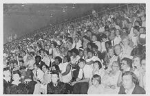 Crowd at 1976 commencement